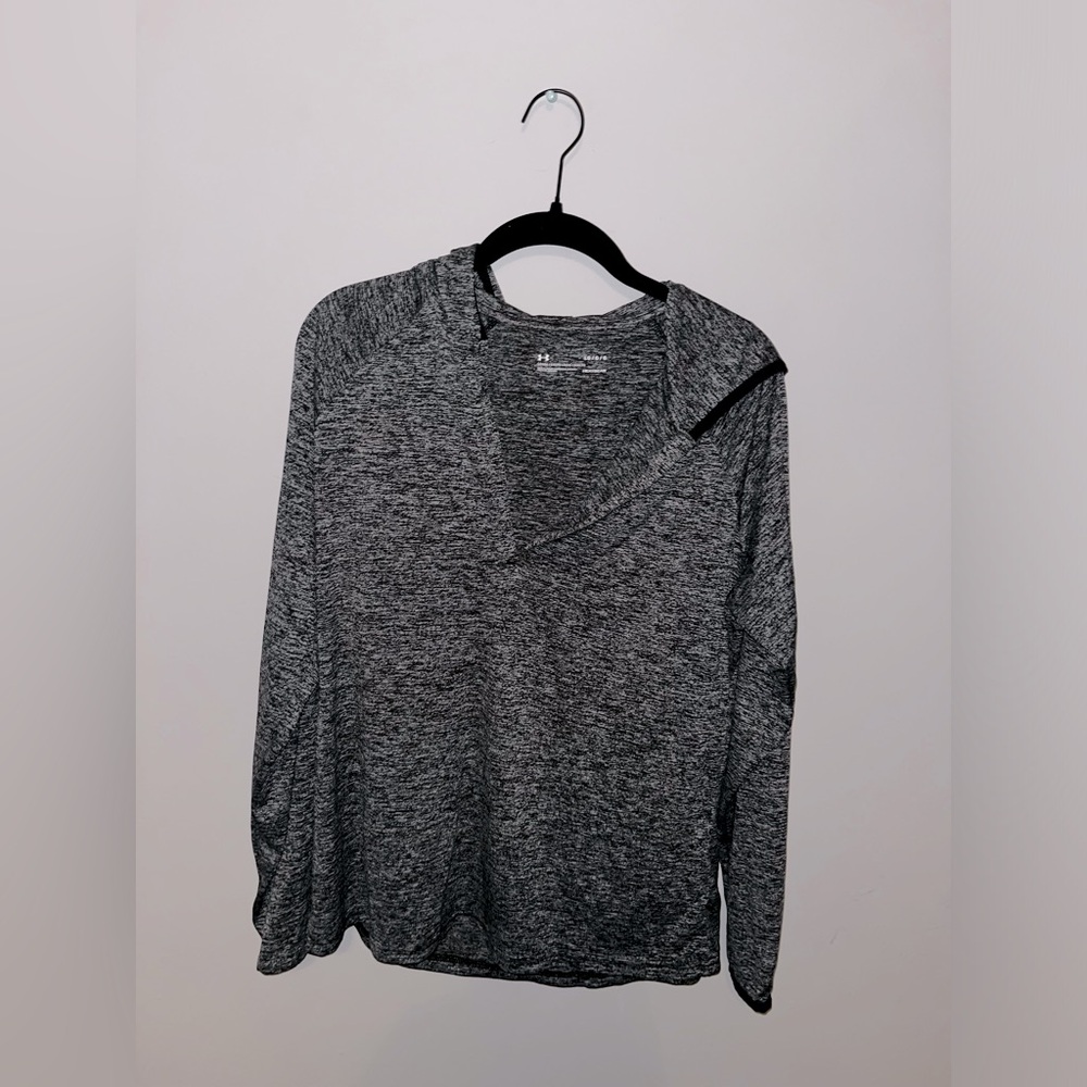 Under Armour  pullover with hood in large